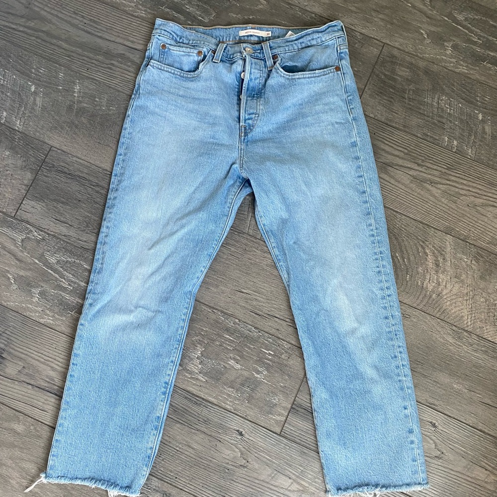 Light wash Levi button fly wedgie straight 30
